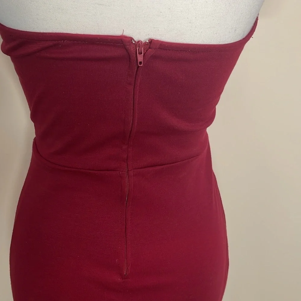 Solemio Elegant Off-Shoulder Burgundy Dress. Medium - Picture 5 of 8